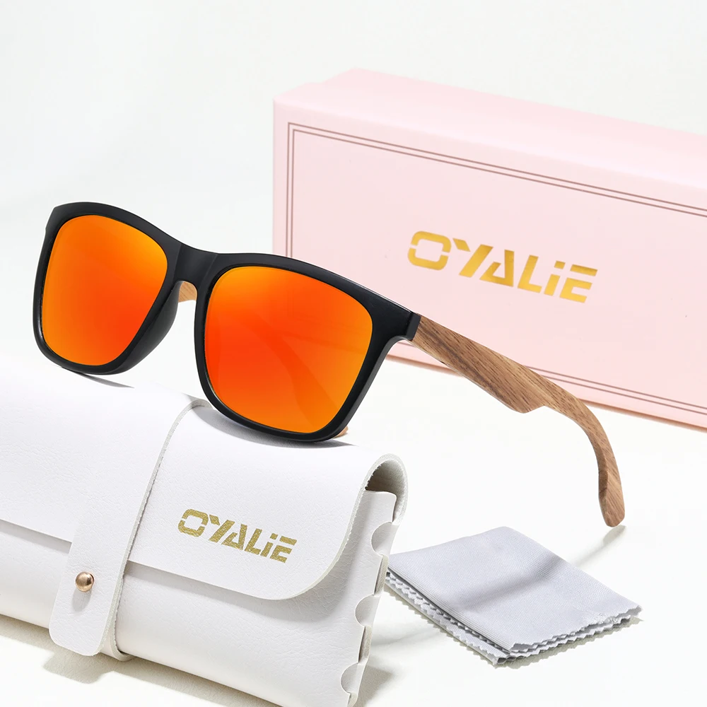 نظارات شمسية من Oyalie Bamboo، تصميم فريد من نوعه يخلق قائدًا عصريًا للرجال والنساء، مما يخلق معبدًا من خشب الخيزران الطبيعي، لها ميزات صديقة للبيئة. ينمو الخيزران بسرعة ويمكن إعادة تدويره ويعكس الموقف الصديق للبيئة. مناسبة لجميع المناسبات لارتدائها.