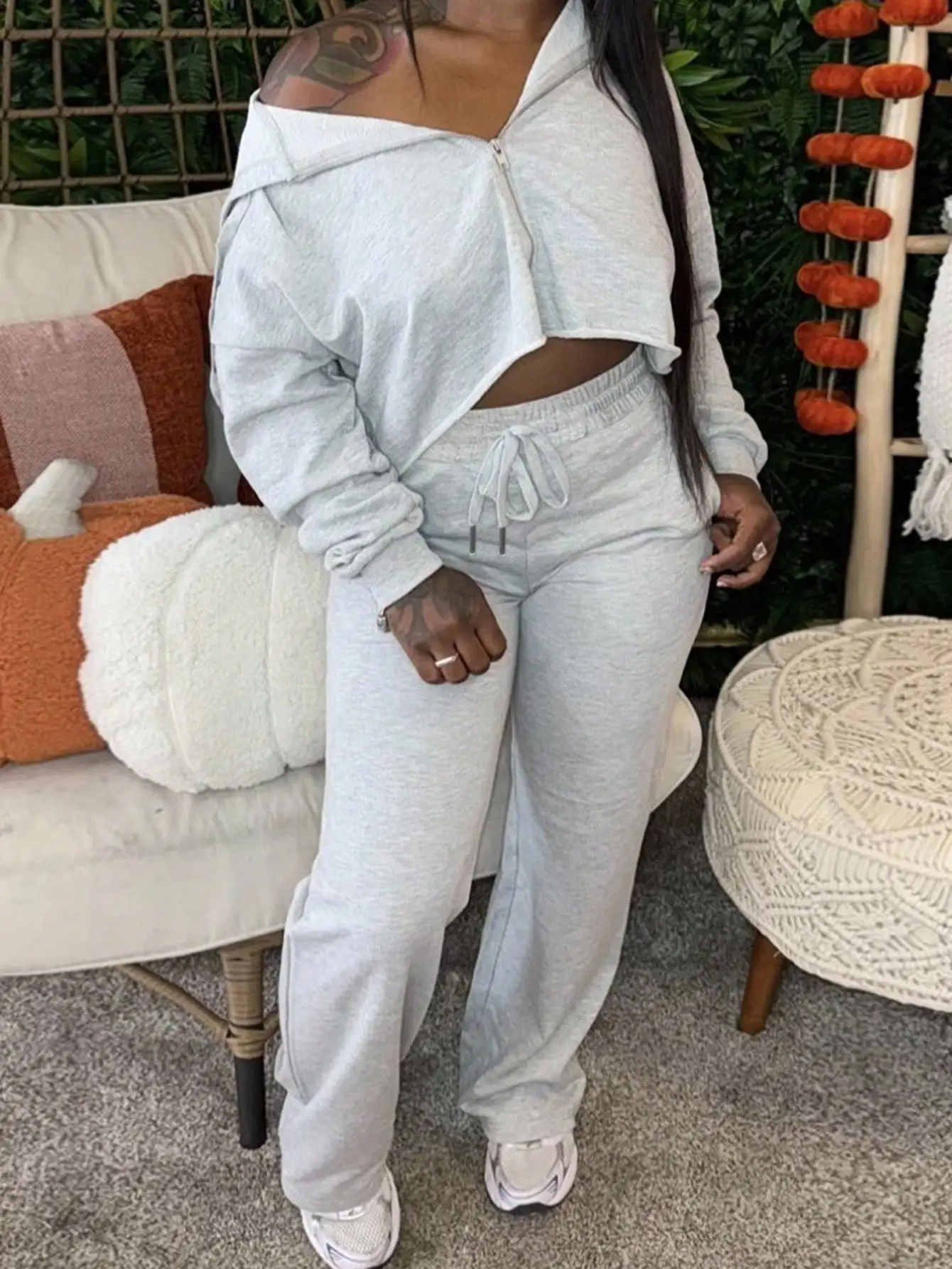 

Women's Off Shoulder Zip-Up Crop Hoodie & Drawstring Sweatpants 2 Piece Set Casual Lounge Wear