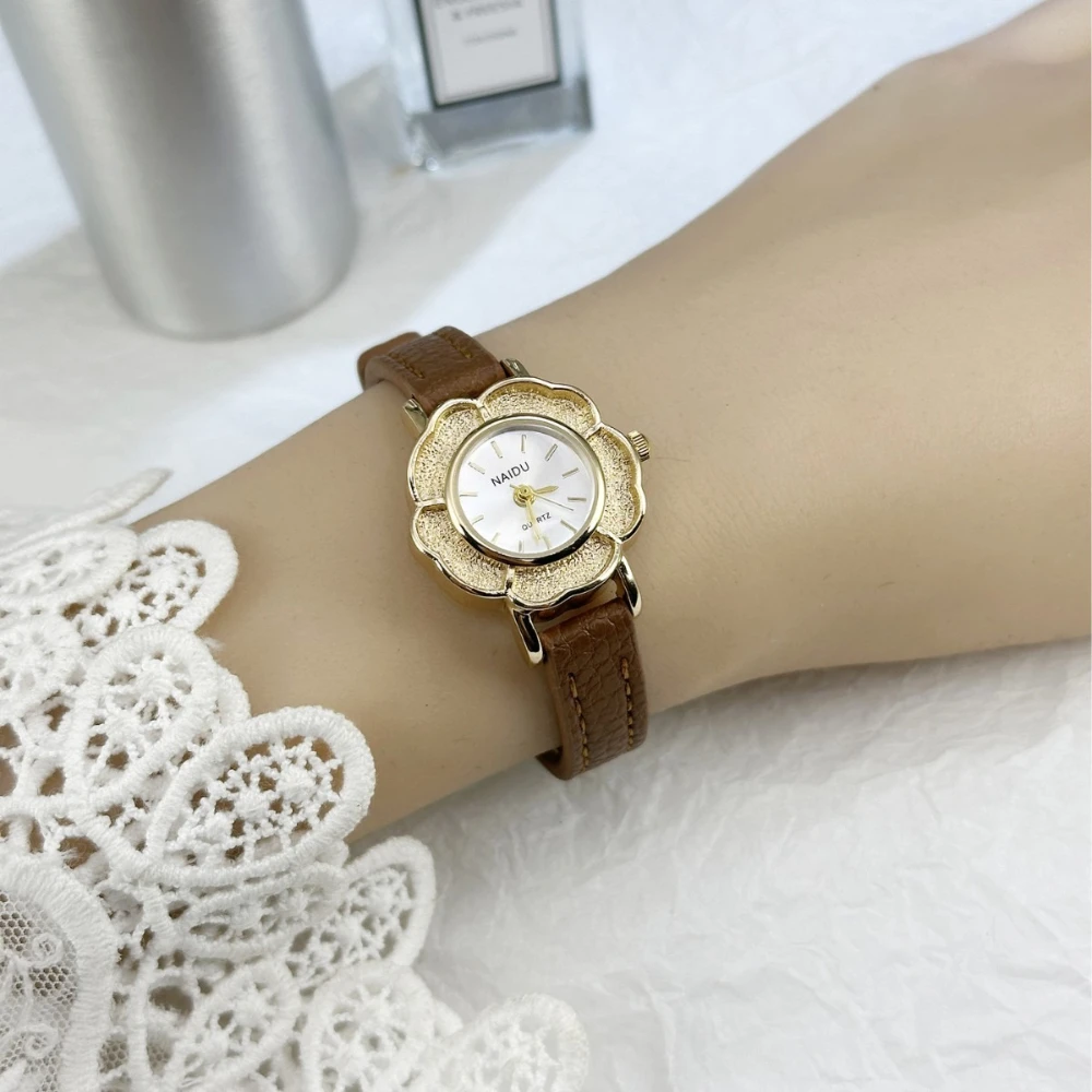 Компактные часы с лепестком темперамента, женские легкие роскошные трендовые модные часы с цепочкой, простые и универсальные часы, оптовая продажа