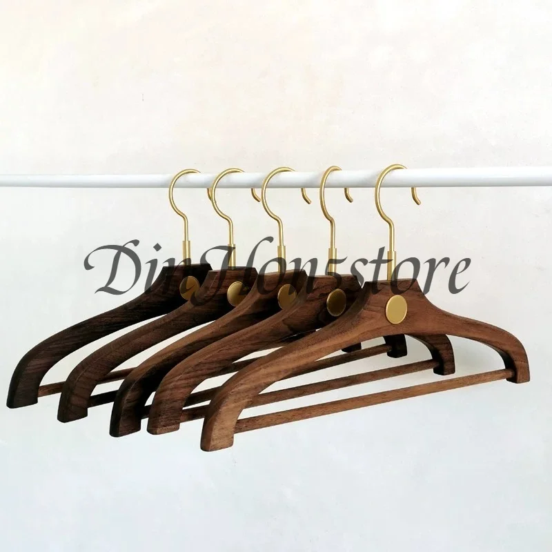 Solid Walnut Wooden Hanger No-Mark Design Clothing Rack for Hotel and Bedroom Coat Hanger Stand Boutique Garment Display