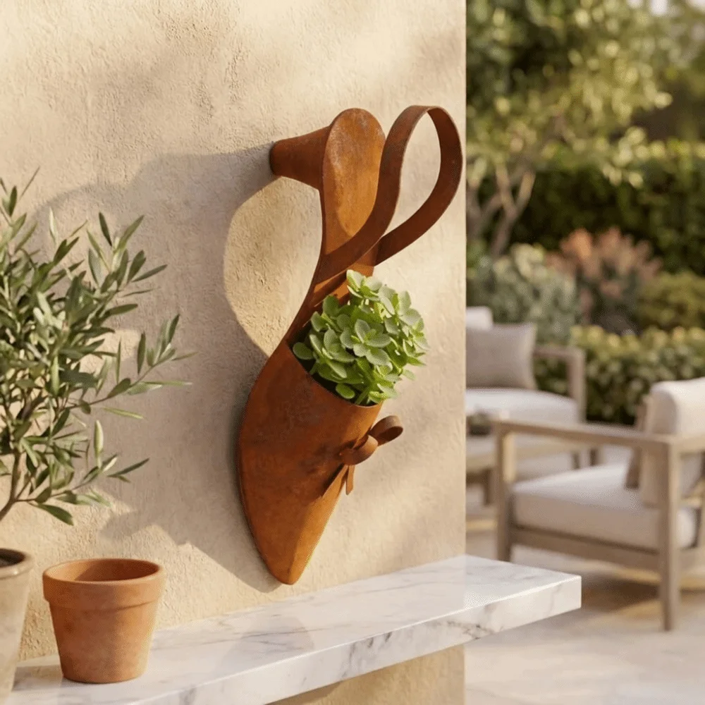Rusty Finish High-Heeled Shoe Flower Basket Simulated Creative Metal Planter Retro Style Decorative Flower Basket Garden Art
