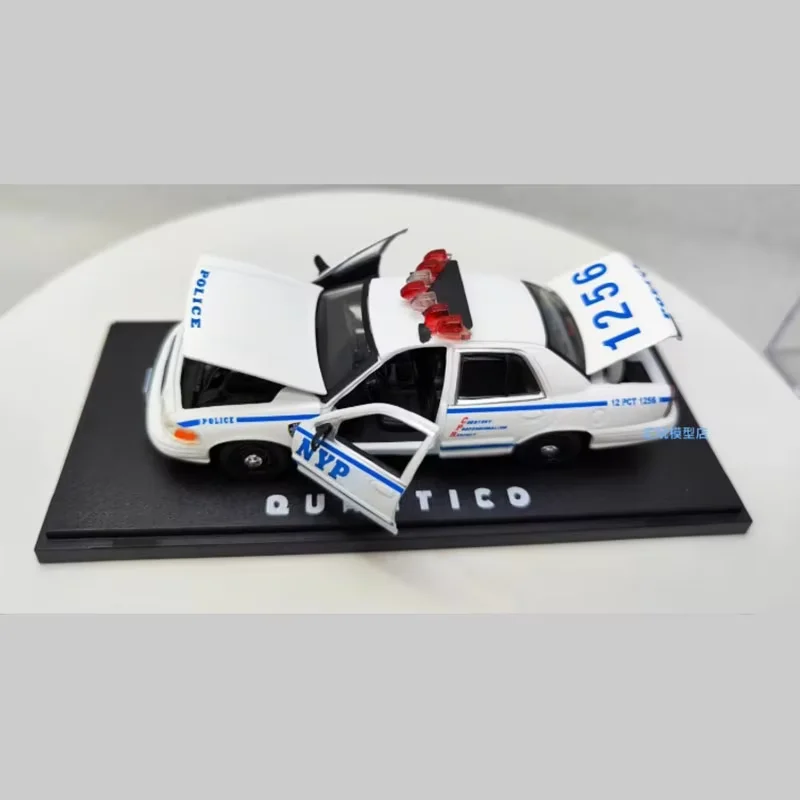 

GreenLight масштаб 1:43 полицейский Quantico 2003 Ford Crown Victoria модель автомобиля из сплава, классический сувенир для взрослых, подарок, статический дисплей