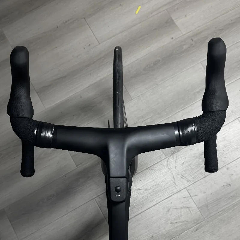 CE Certified Full Carbon Road Bike 24 Speed R7120 Carbon Wheels Integrated Handlebar Disc Brake T47 BB Lightweight Racing view 6