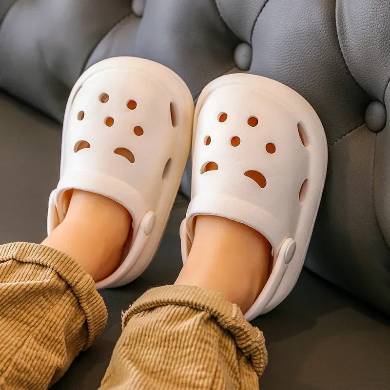 Children\'s Garden Shoes, Boys and Girls Outdoor Play Sandals Wear Resistant Non-slip Can Added Christmas Halloween Charms