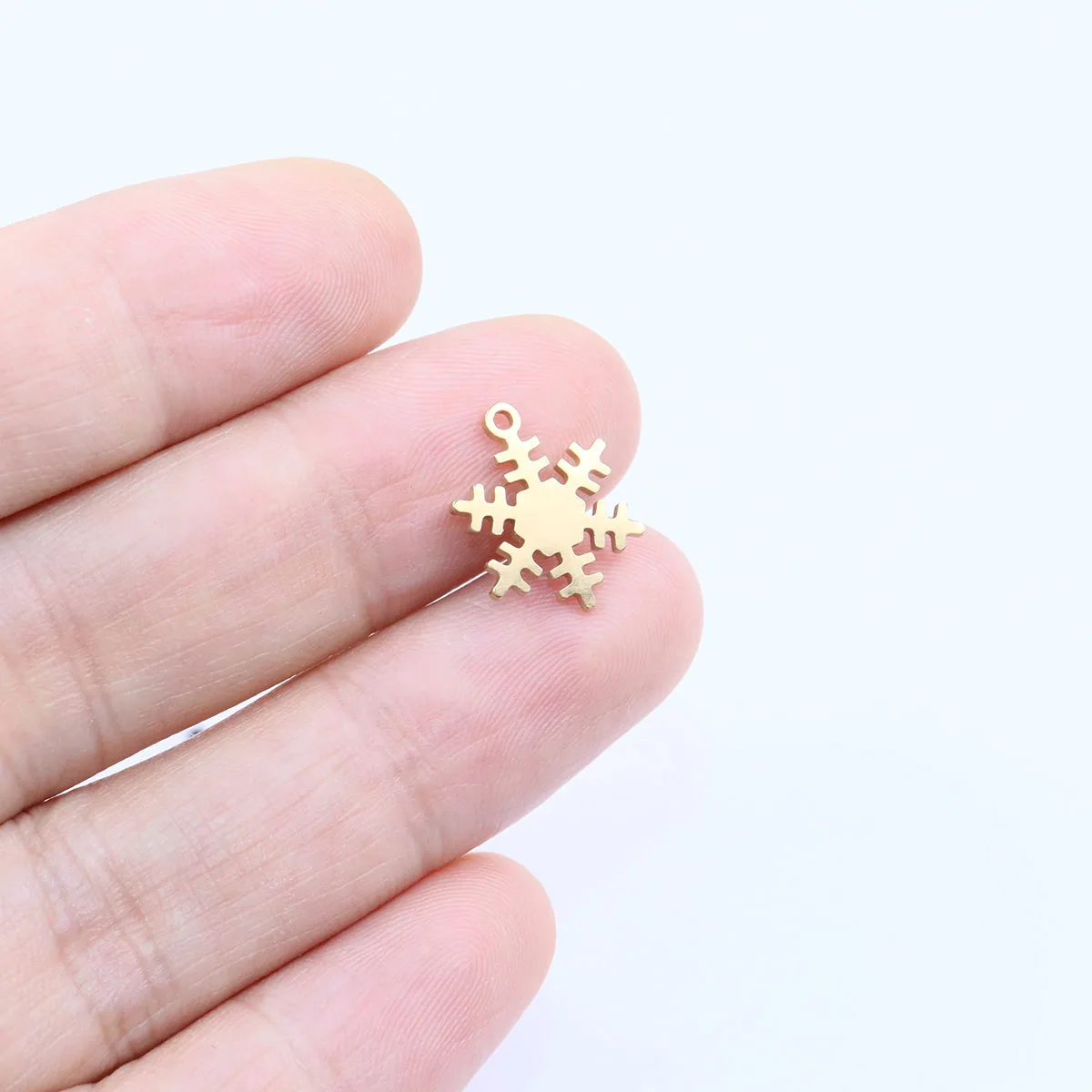 10 قطع 10 ملليمتر الفولاذ المقاوم للصدأ ندفة الثلج مجوهرات سحر قلادة DIY الحرفية للماء مضاد الأرجية