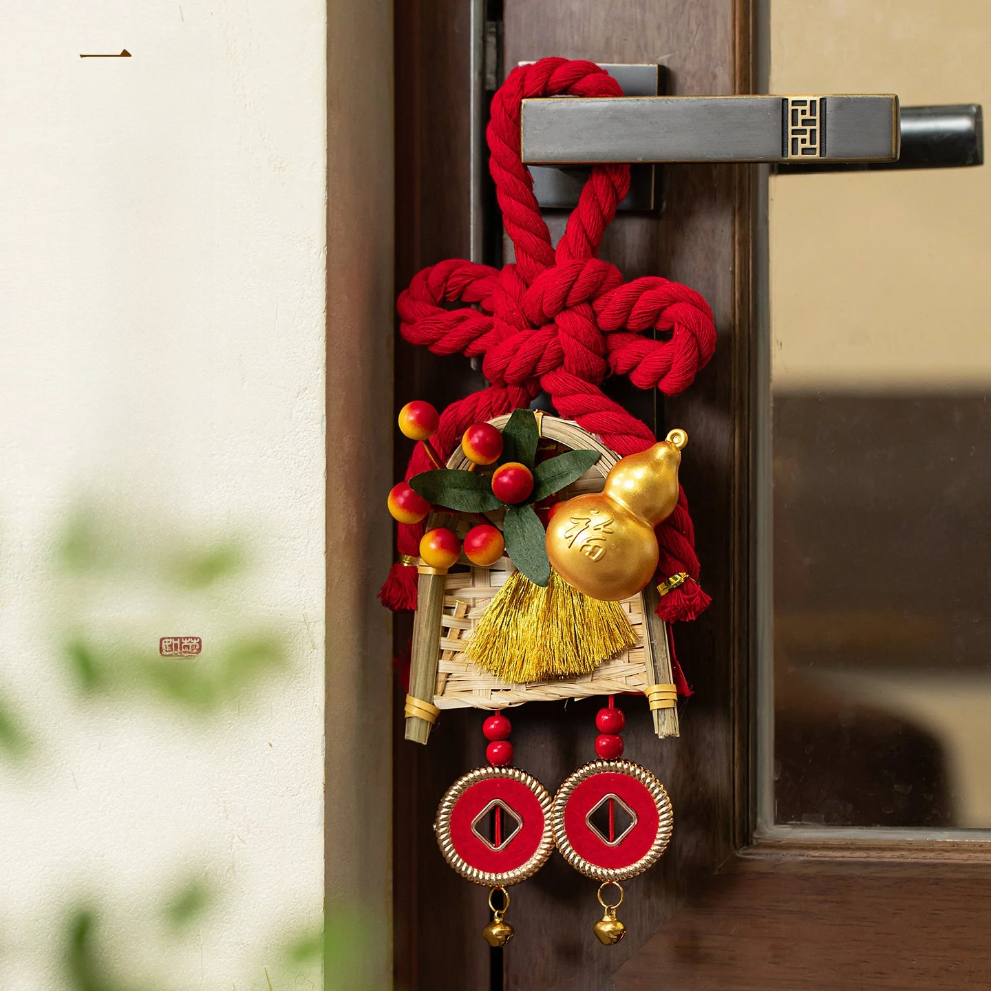 

Новогодний гироскопический дверной ручкой, украшение для метлы, подметальная машина, держатель вока, новый дом, красные фрукты, десять тысяч персонажей, подвесной узел...