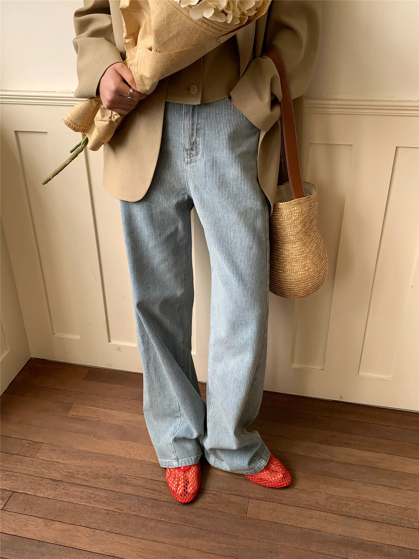 

Женские джинсы с высокой талией и широкими штанинами, светлые, простые, универсальные, стройнящие, длинные брюки, весна-лето