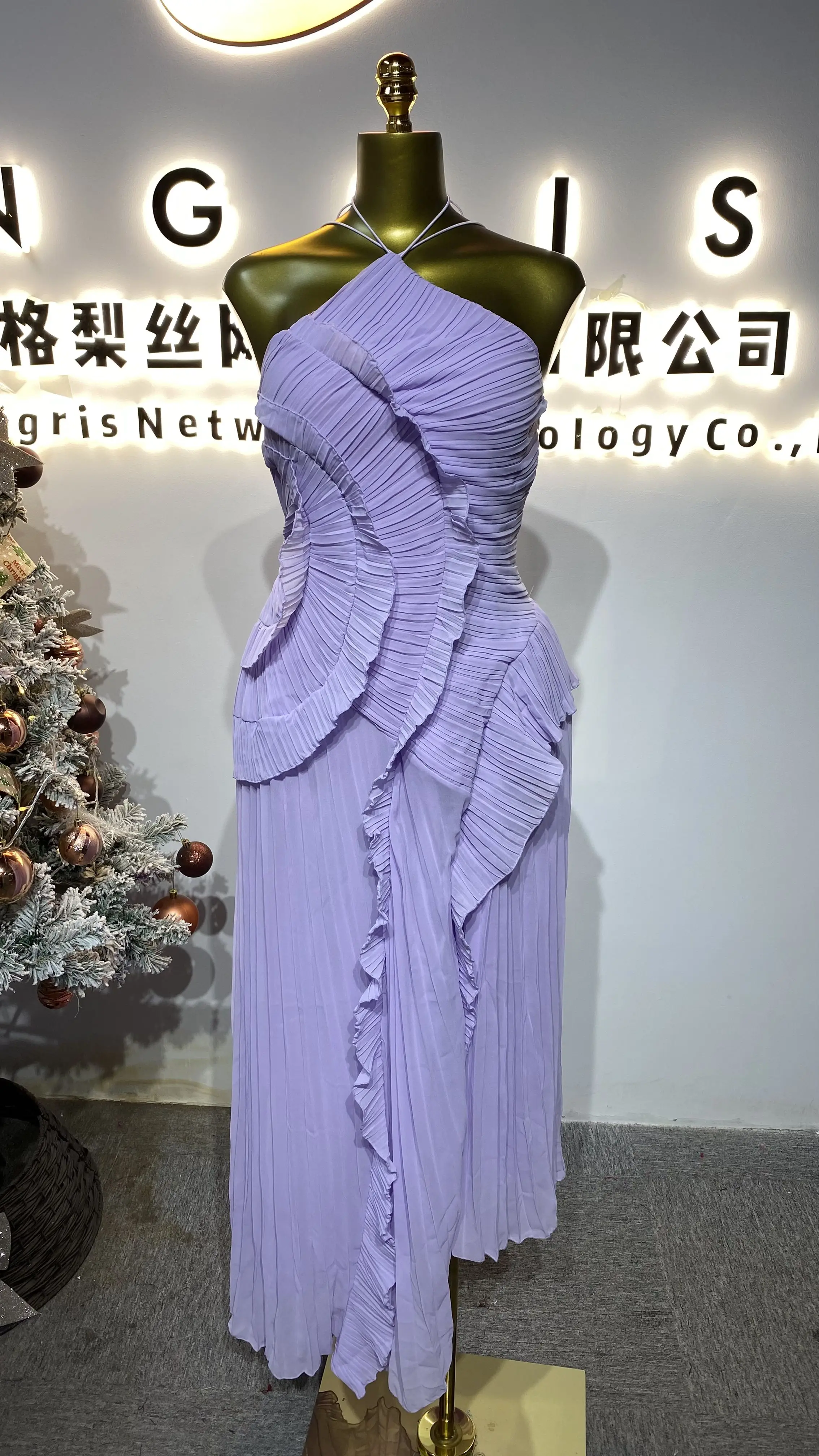 فستان ماكسي متعدد الطبقات على الطراز الأوروبي والأمريكي لفصل الربيع باللون الأرجواني مكشكش بدون ظهر متعدد الطبقات للحفلات-GZXX198