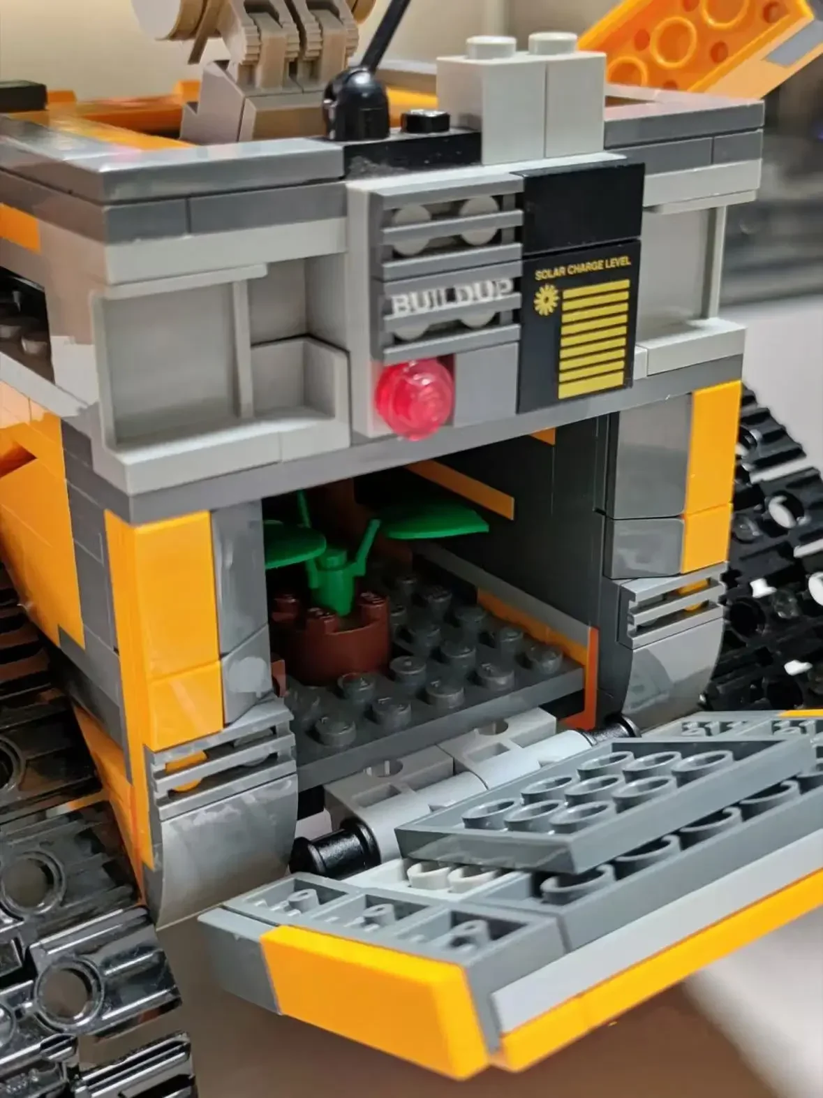 MINISO Creative Wall E 21303 مجموعة مكعبات البناء 687 قطعة لعبة البناء للأولاد فكرة هدية عيد الميلاد #4