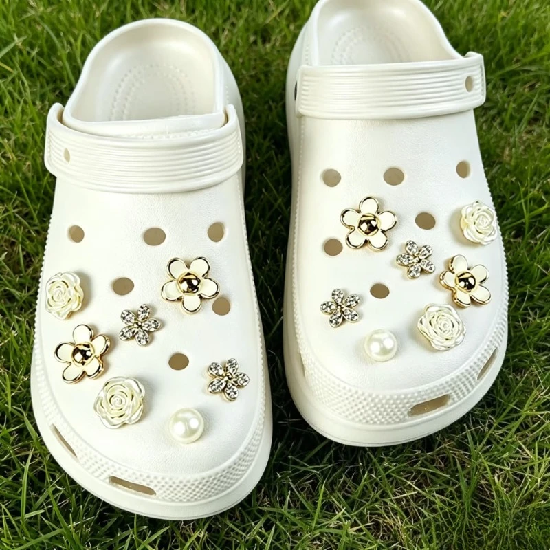 14PCS Shoe Charms Fashion Diamond Flower Pearl Buckles Water Rose Daisy for Sandals Clogs DIY Accessory Gifts