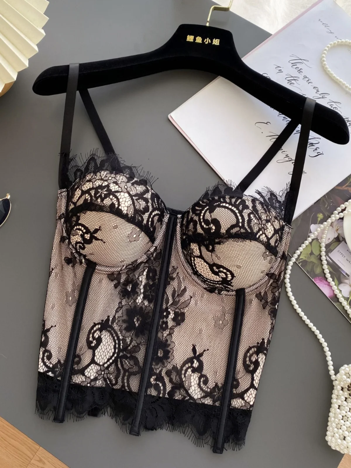 

Pure Desire Versatile Sexy Girl Lace Fibone Strapl Brtte Women's Retro Court Sexy Lace Crop Top Slim Fit Vest
