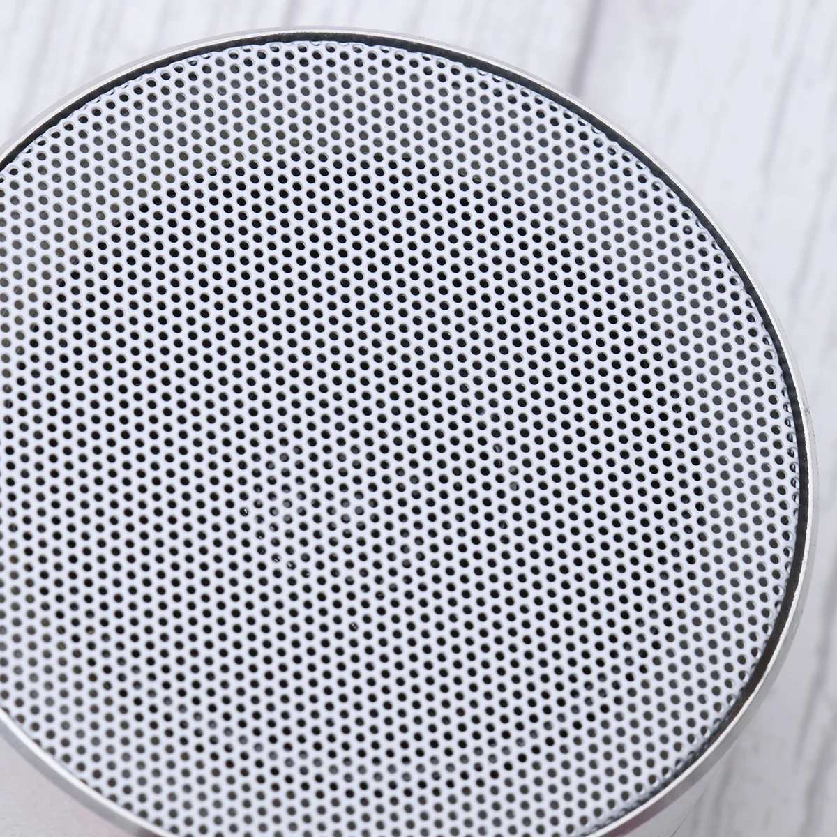 

Speaker 3.0 Mini Metal Wireless Audio Device For Smartphone Mp3 Laptop Portable Fm Radio Led Light Silver