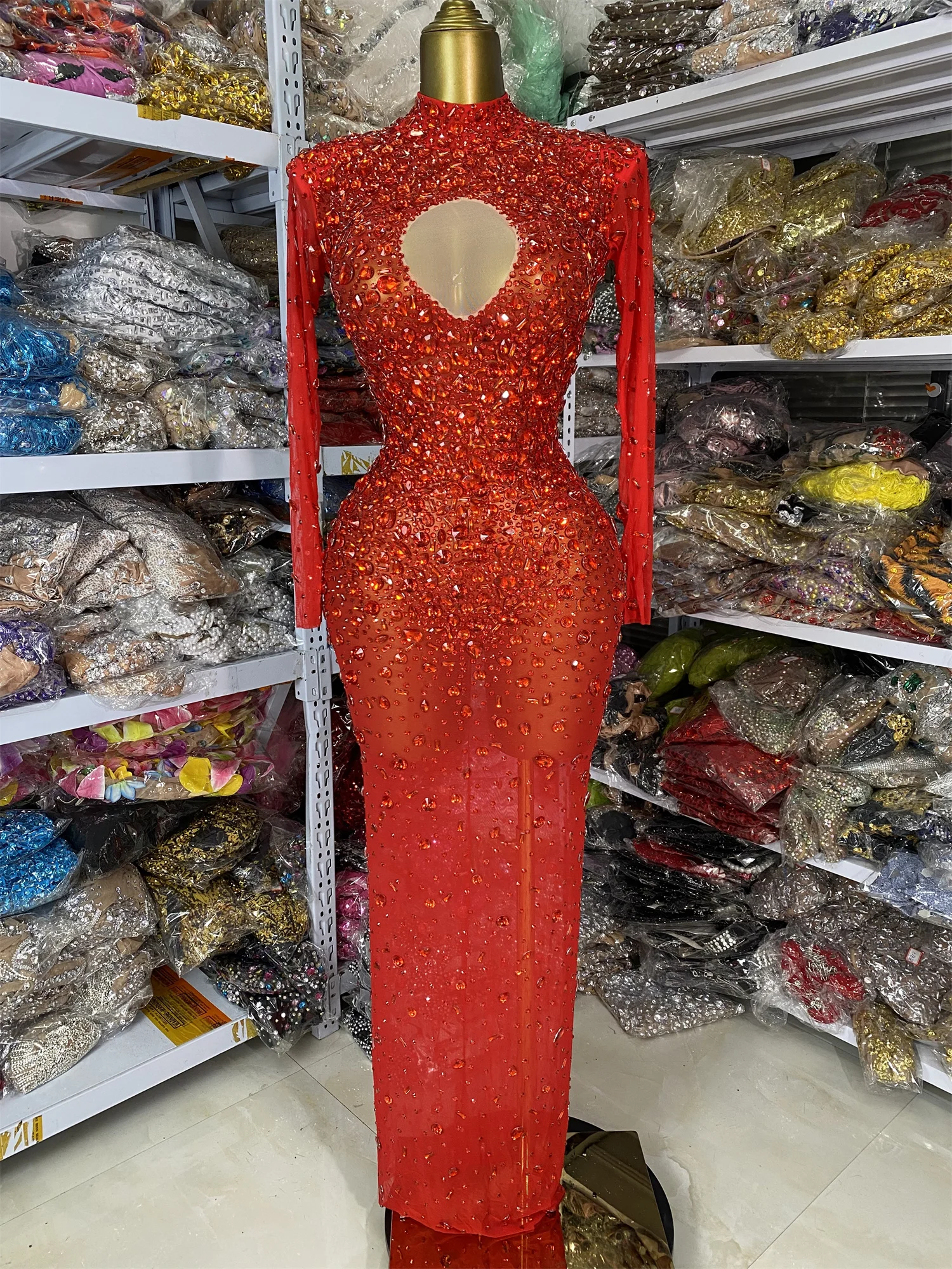 Vestidos de fiesta rojos de lujo para mujer, malla transparente con diamantes de imitación brillantes, manga larga, Maxi vestido largo de fiesta de noche para celebridades, sesión de fotos