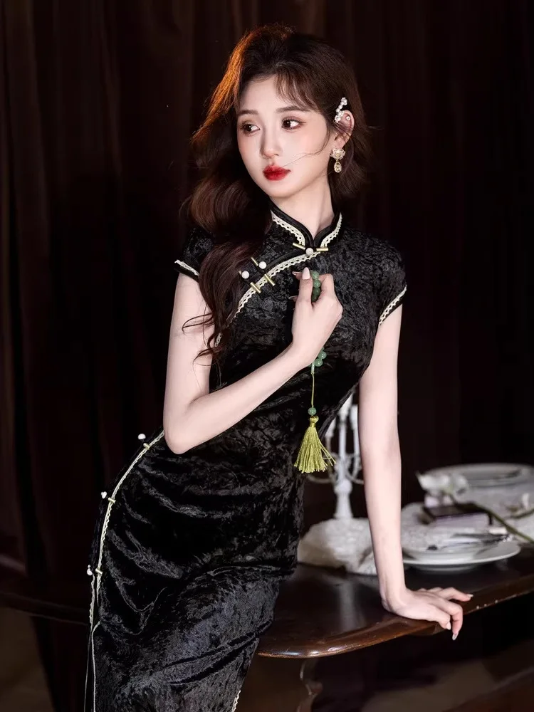 

Новое китайское бархатное платье-ципао в стиле ретро, черное, приталенное, с коротким рукавом, для повседневной носки, весна 2026, комфортное и теплое