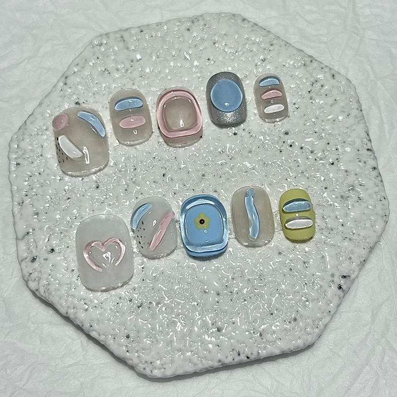 10 ชิ้นฤดูร้อนน่ารักมือสั้นกดเล็บมือหยิกสีน้ำตาลสีลูกอมศิลปะเล็บปลอมที่ถอดออกได้นำมาใช้ใหม่