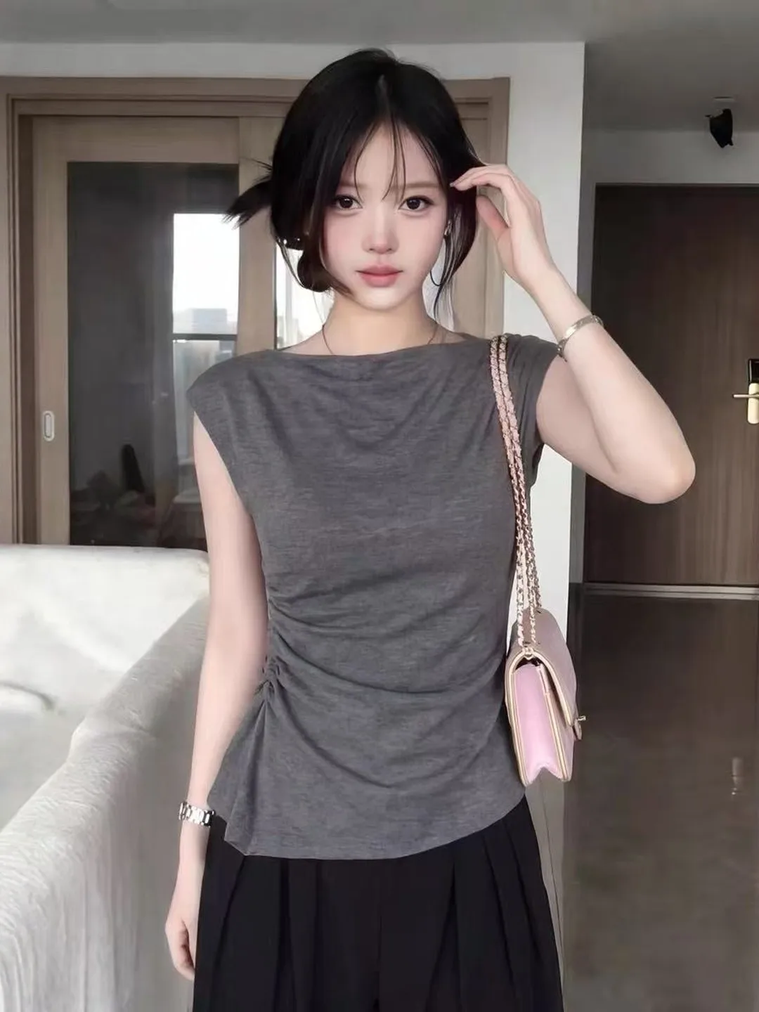 Korean Style Grey Sleeveless T-Shirt Women Summer 2026 New Spicy Girl Wind Pleated Waist Slimming Asymmetrical Small Top