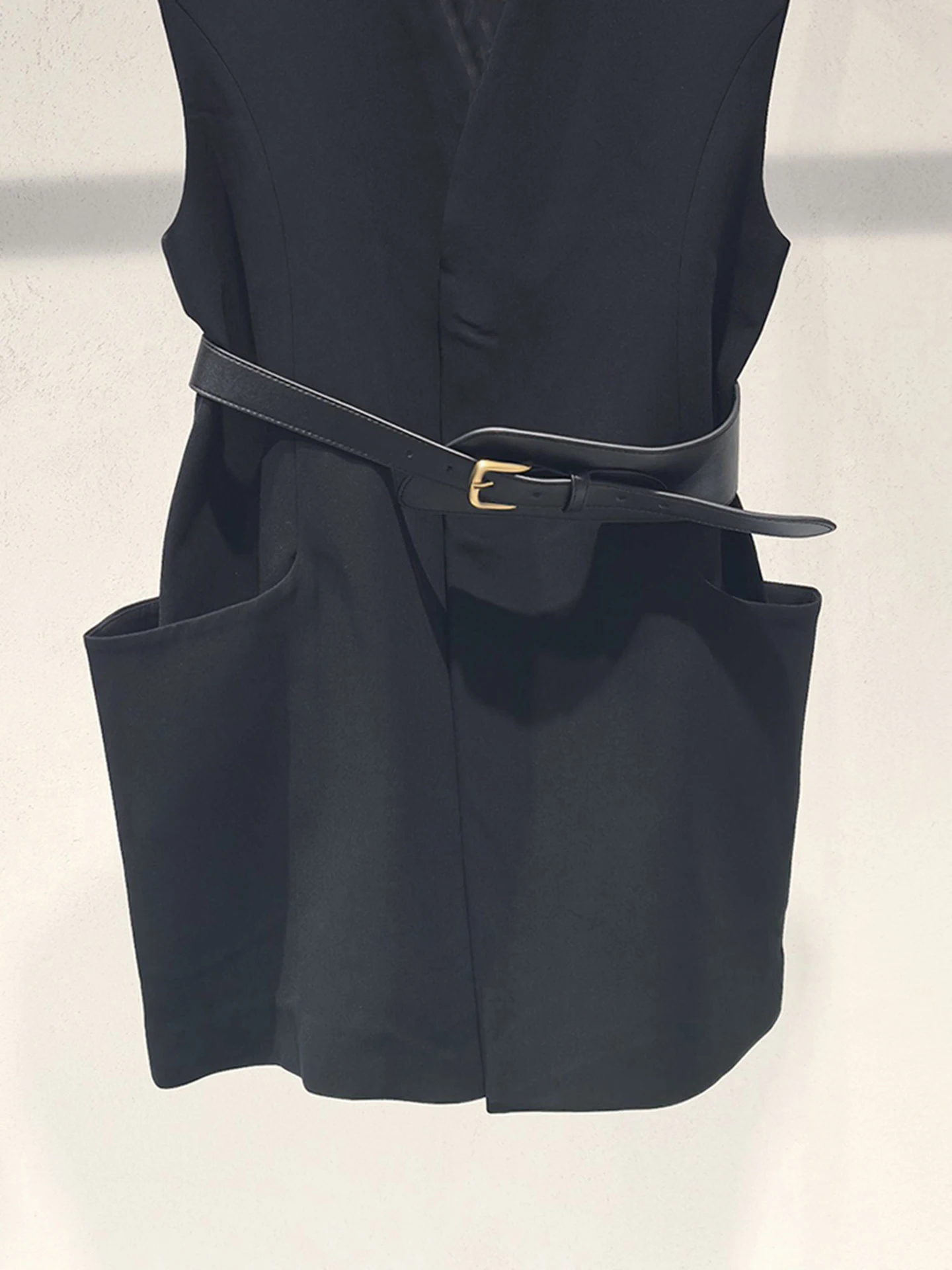 

High-End Women's Long V-Ne Belted Vest Jaet Autumn 2025 Casual Versatile Commute Sle Polyester Fiber Pure Color