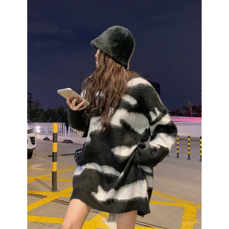 Women's Autumn Fashion New Design Sense Zebra Pattern Long Sleeves Knitted Sweater Temperament Versatile Comfortable Sweater