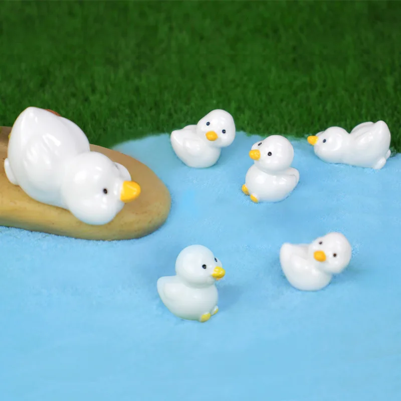 BAIUFOR Adorable Mini Resin Duck Figurines - Yellow and White Cartoon Miniatures for Fairy Gardens, Aquariums, and Children Toys