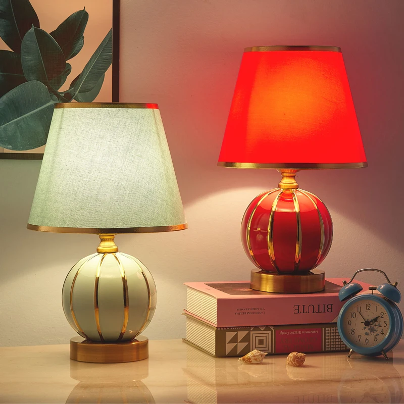 The red ceramic table lamp in the wedding room is creative, simple and warm, the bedside lamp in the bedroom, and the festive br