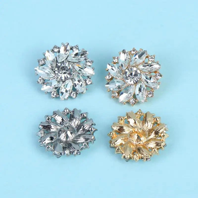 2/4 Stück Funkelnde Strass-Blumenförmige Metallknöpfe Geeignet für Dekorative Knöpfe an Kleidung – Detail 2