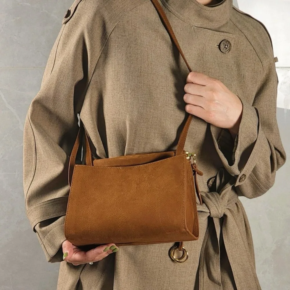 

2025 New First-layer Cowhide Suede Retro French Baguette Clip Bag Niche Design Minimalist Underarm Commuter Casual Versatile