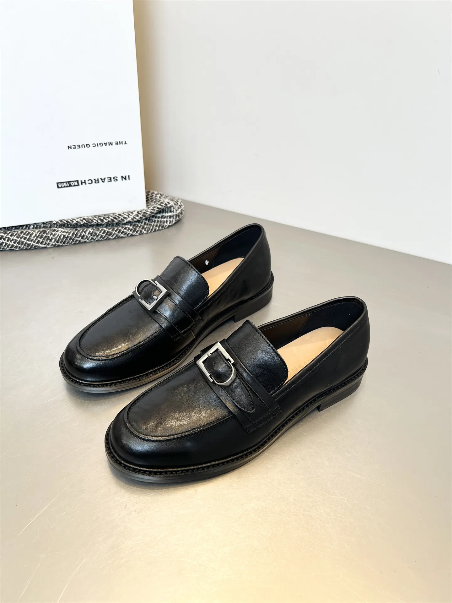 

British leather shoes for women winter fleece-lined 2025 new flat slip-on loafers Black Working Shoes Spring Autumn Walking shoe