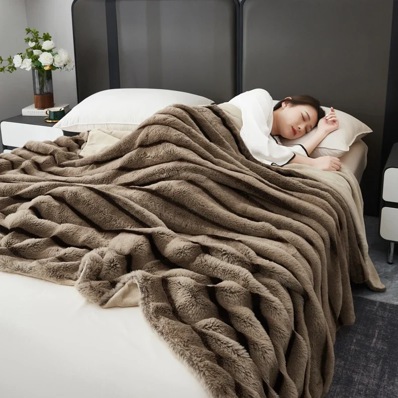Tuscan Faux Fur Autumn Spring Warmth Blanket High Quality Thick Keep Warm Sofa Blankets for Throw High-end Soft Fluffy Comforter