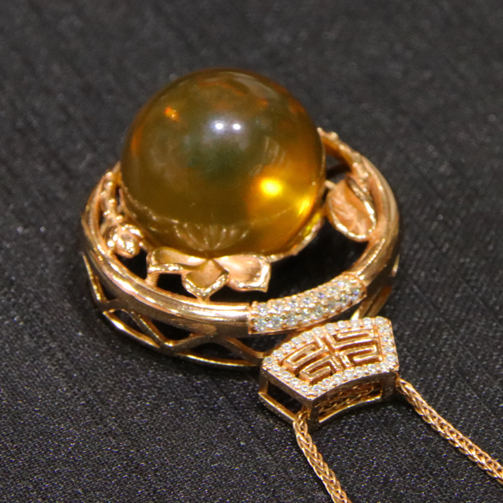 Pure Silver Setting Natural Mexican Blue Amber Lotus Shaped Pendant Amber Bead 17mm With a Pure Silver Necklace