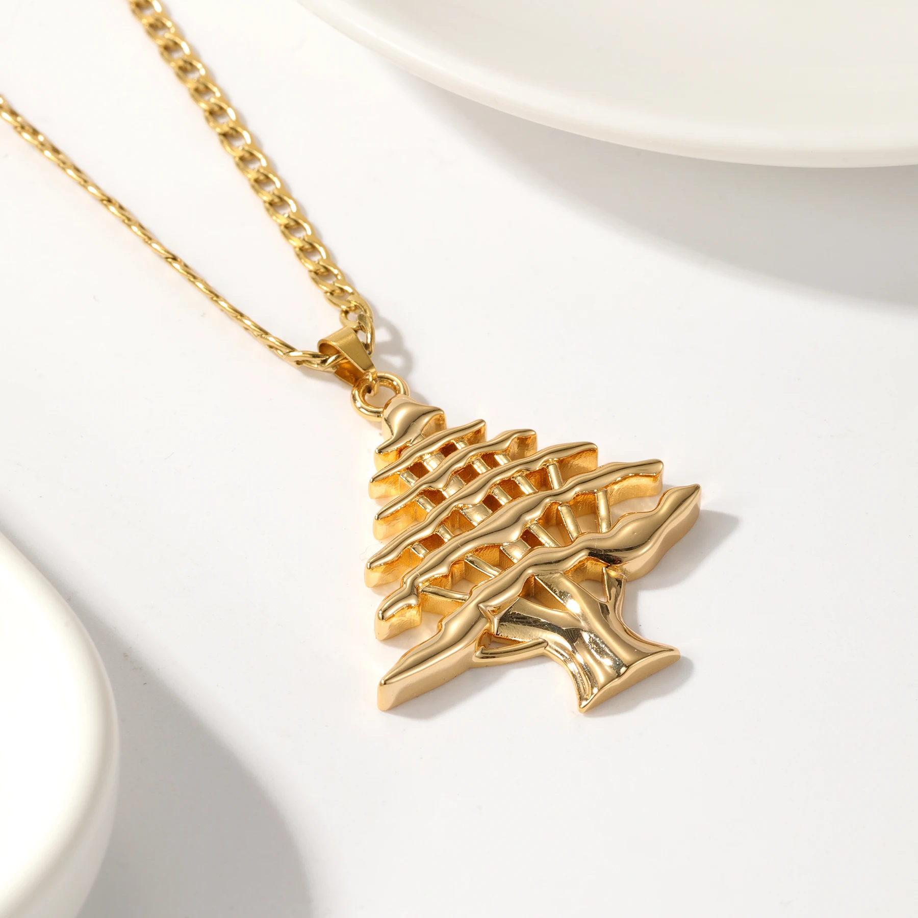 

Christmas Tree Pendant Necklace Gold - Plated Chain Jewelry Unique Festive Tree - Shaped Charm Necklace For Holiday Season Love