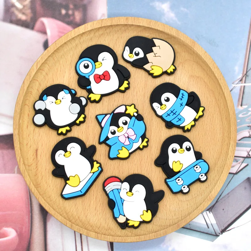 16 قطعة مزيج رائعتين البطريق الحيوانات البلاستيكية الأطفال أحذية السحر تسد اكسسوارات DIY بها بنفسك الصنادل الشعبية الديكور للأطفال X-mas هدية