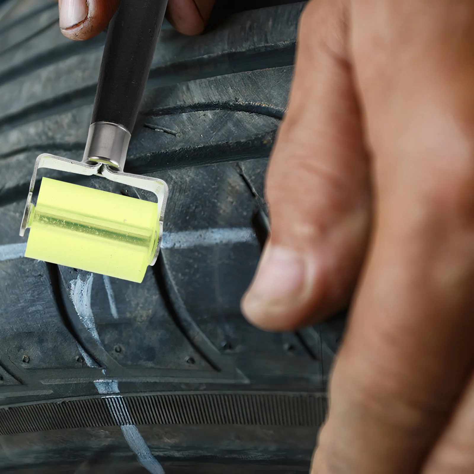 

2pcs Tire Buffer Wheel Compact Portable Repair Tool For Car Motorcycle Quick Fix Sound Deadening Roller Automotive Maintenance