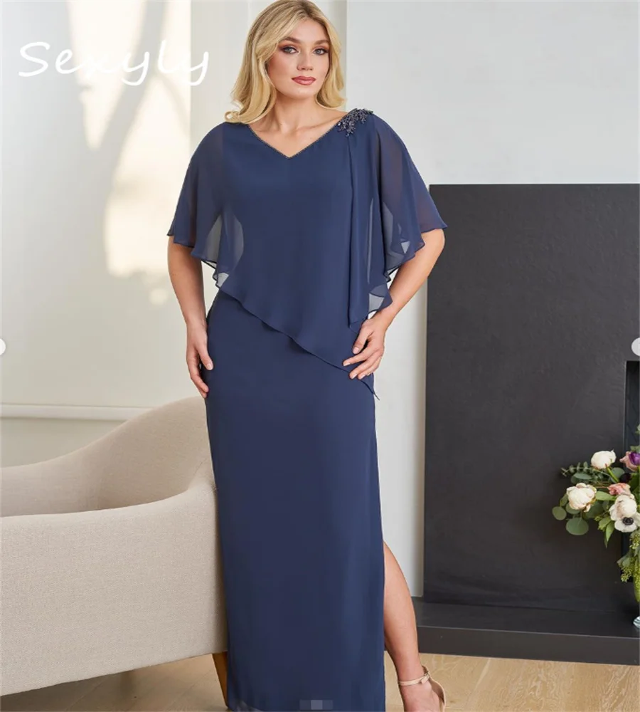 Elegant Navy Blue Mother Of The Bride Dress With Cape Plus Size Chiffon Wedding Guest Dress Side Slit Women Formal Evening Gown