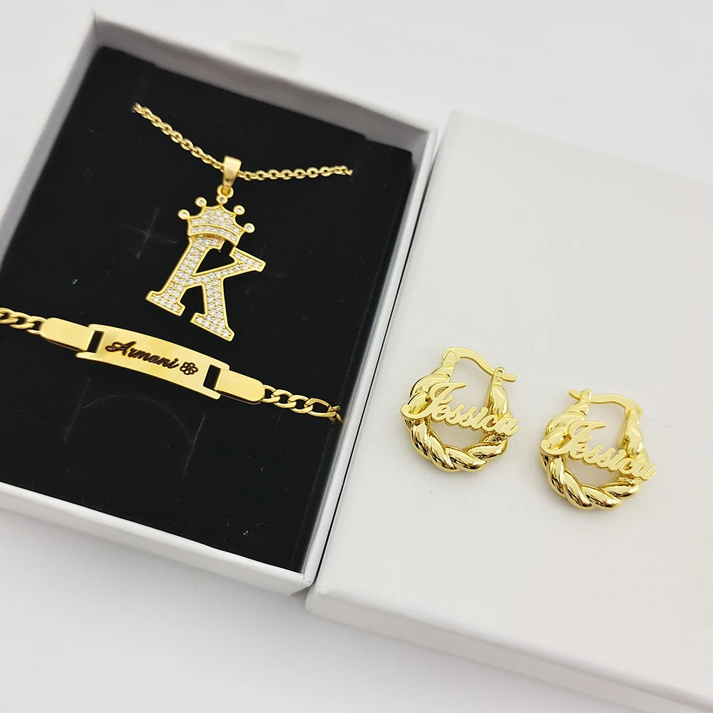 2025 اسم شخصي مجوهرات 3 قطعة مجموعة مخصصة الزركون رسالة تاج قلادة 18 مللي متر أقراط صغيرة هدية عيد ميلاد الطفل