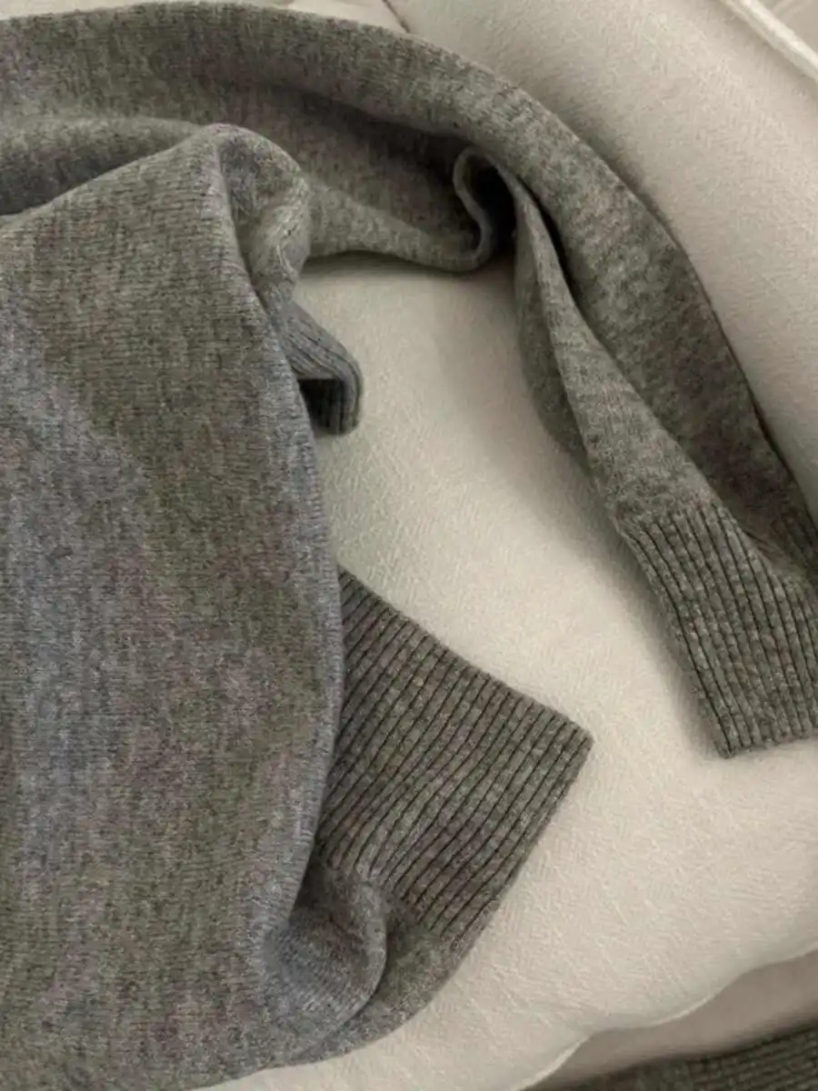 Grey Polo Collar Long Sleeved Knitted Sweater For Women In Early Autumn, Simple And Loose Commuting Short Top