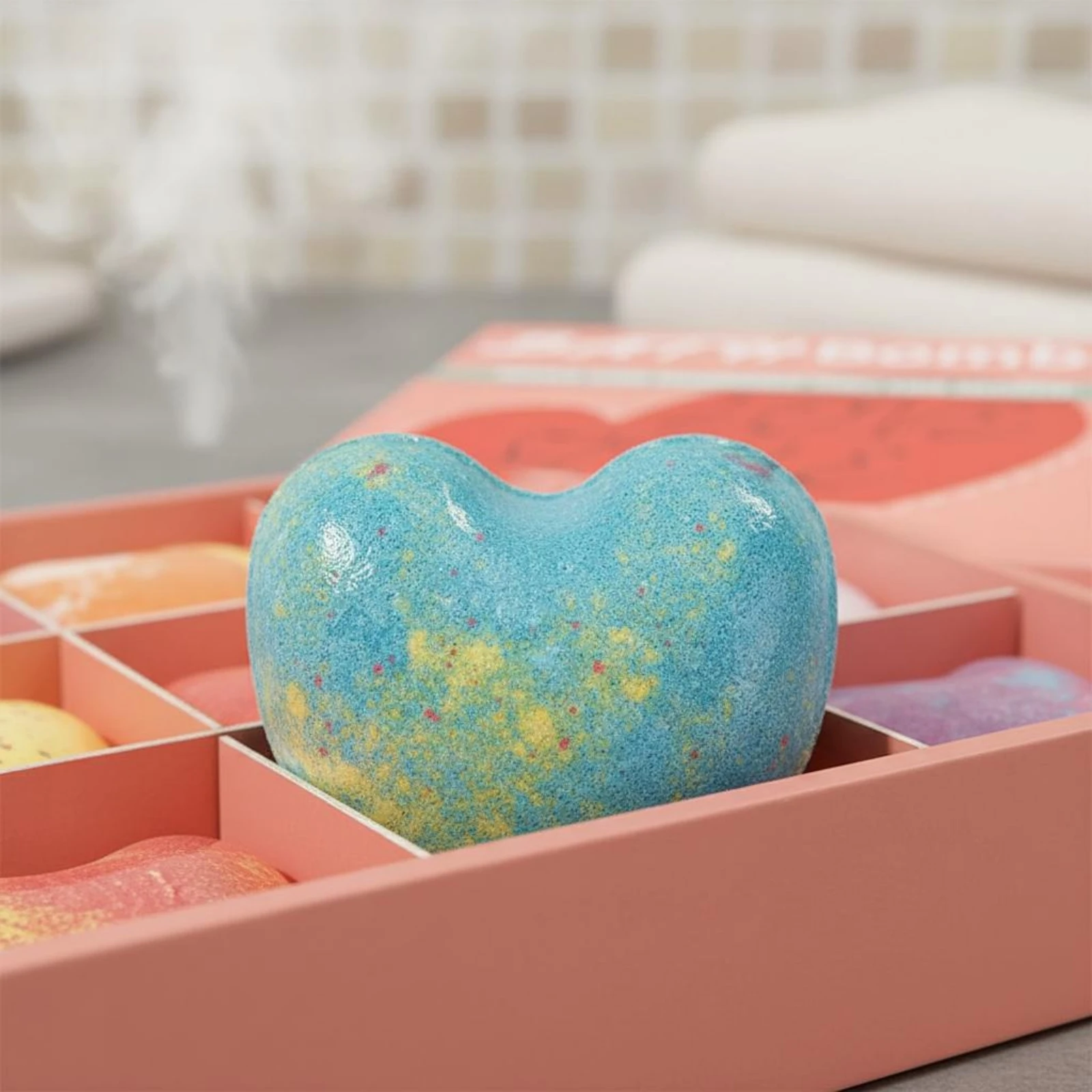 Caja de Regalo con 9 Piezas de Bombas de Baño Efervescentes, Compartimentos Separados, Bombas de Baño con Forma de Corazón y Diseño Moteado