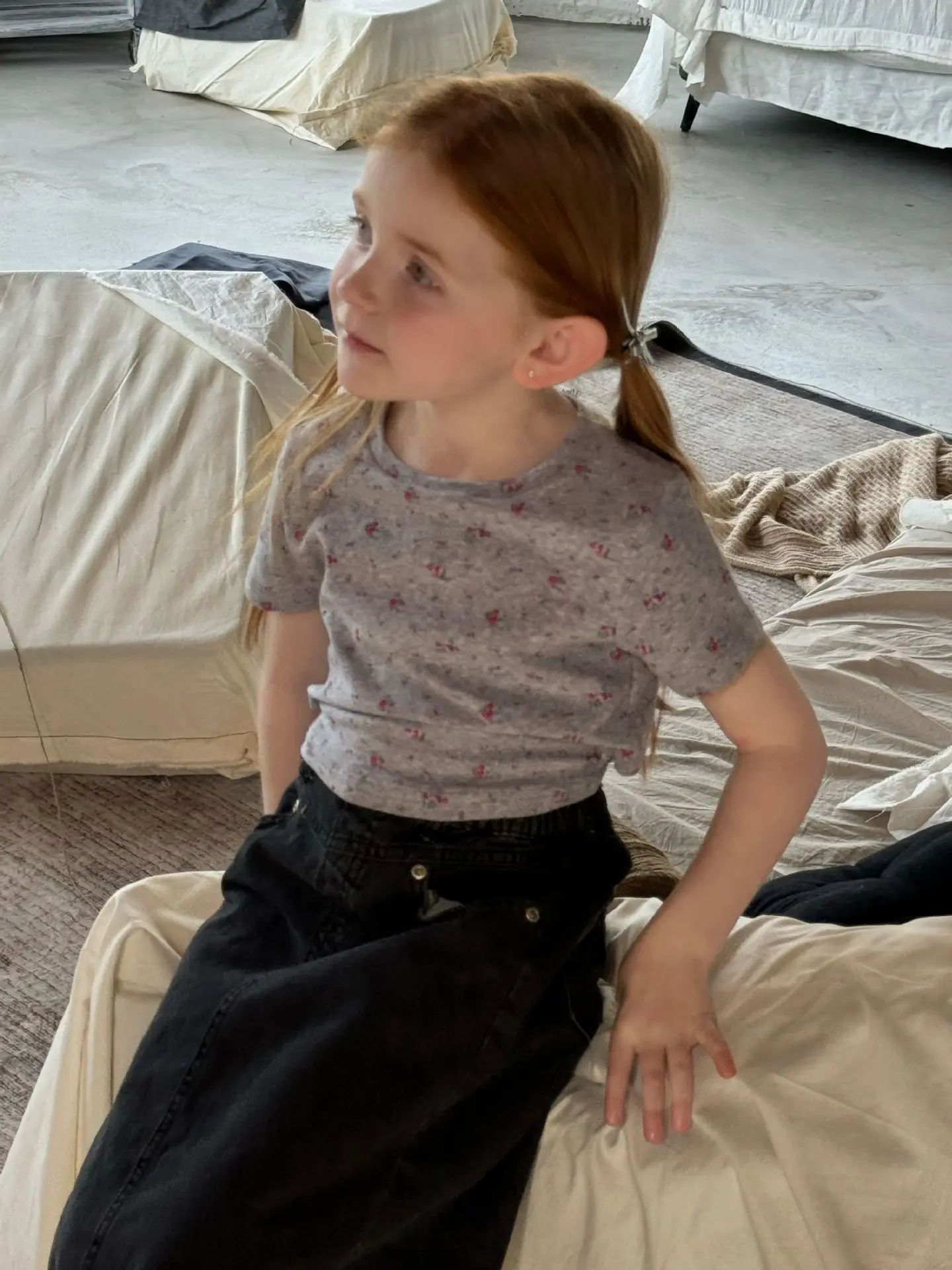 子供のための丸い襟付きの香りのTシャツ,ルーズでシンプル,ファッショナブル,柔らかく,美しい,夏のスタイル,新しい2024