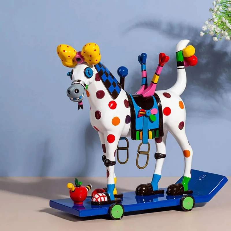 

Trend Hand-painted Art Cow and Horse Resin Ornaments Jewelry Store Window Decoration Wine Living Room Office Housewarming Gifts