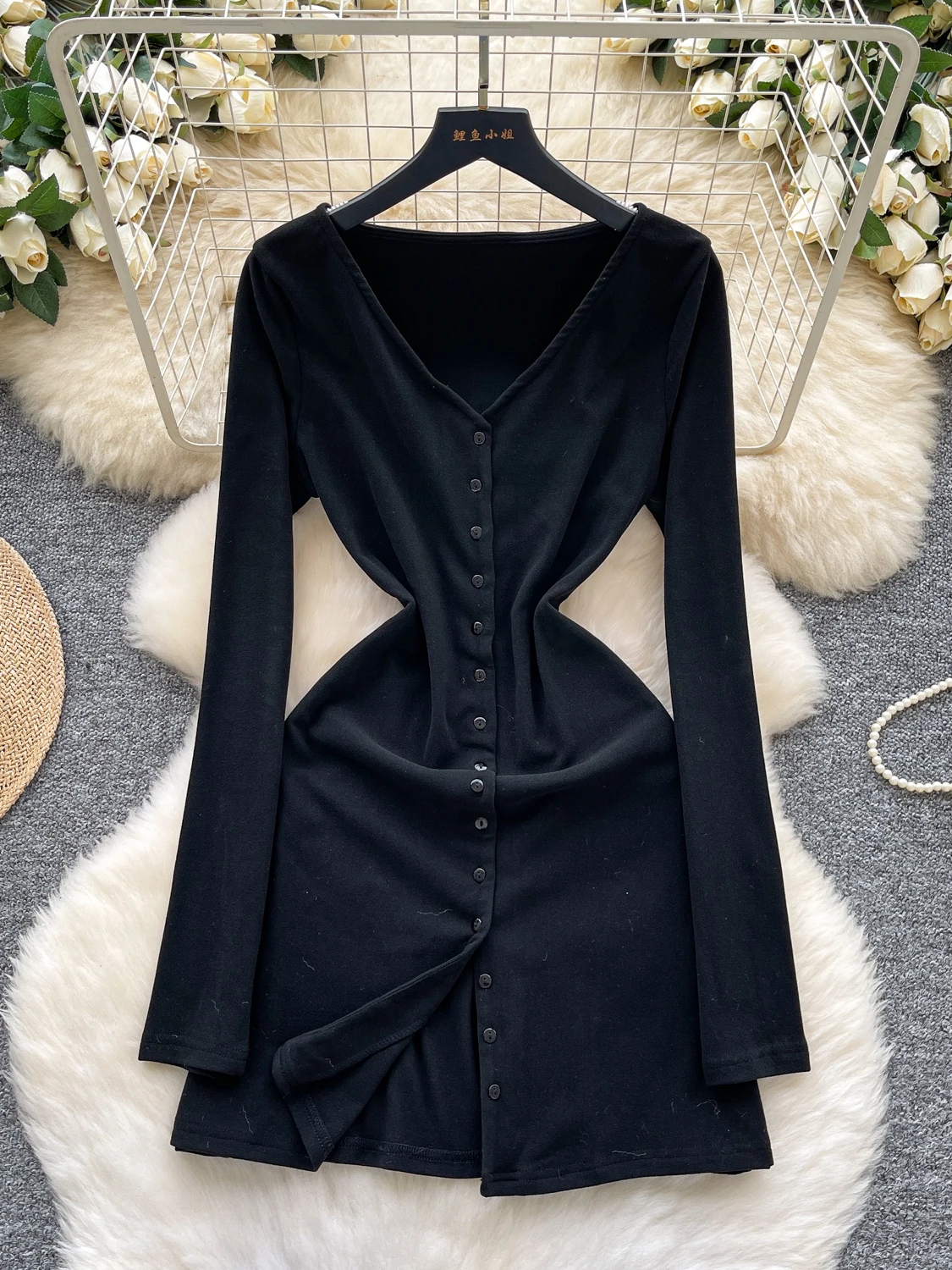 

Новое женское базовое платье Slim Fit с длинным рукавом, V-образным вырезом, на одной пуговице, с завязками на талии, черное, осень-зима