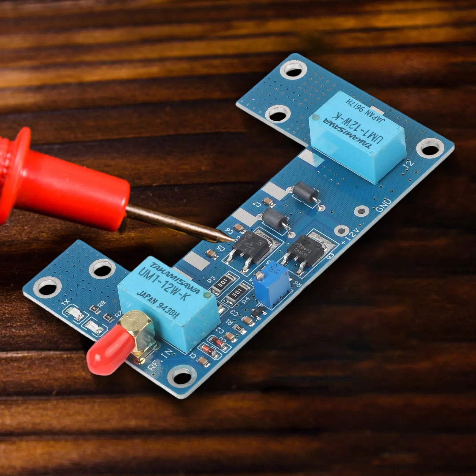اتصال لاسلكي 94*50*1.6 مللي متر UHF VHF RF استقبال الآلي تحويل الطاقة الدائرة تيار مستمر 10-13.8 فولت جهد الإدخال