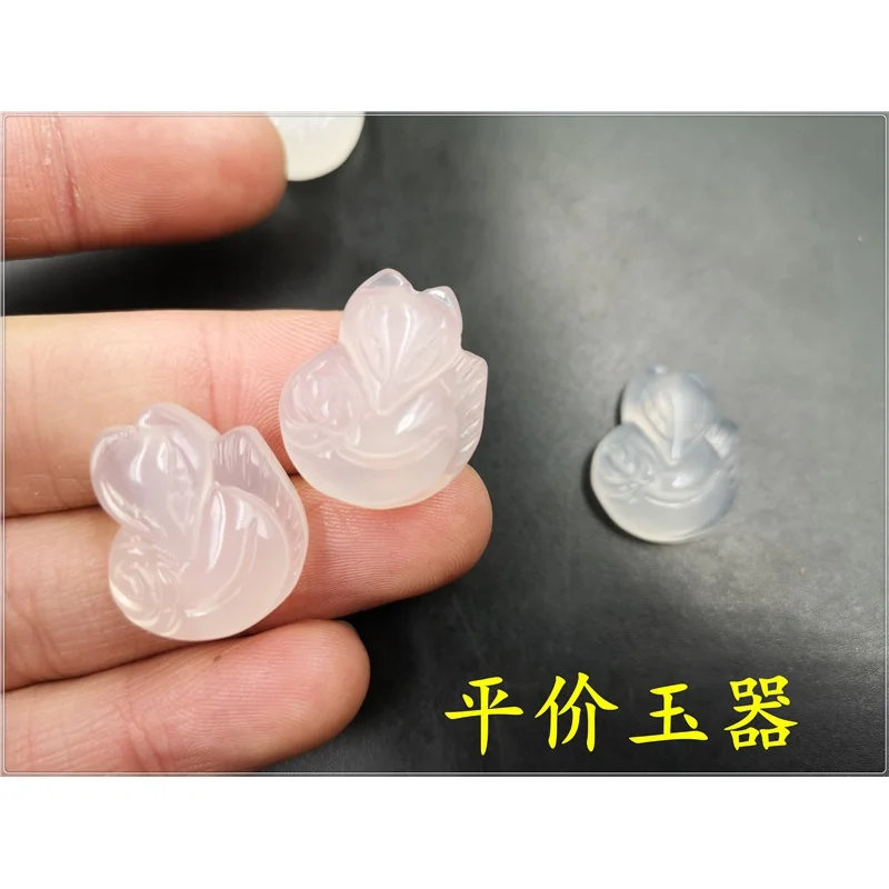 Cheap Jade Ice-like White Chalcedony Agate Little Fox Pendant New Jade Fox Pendant