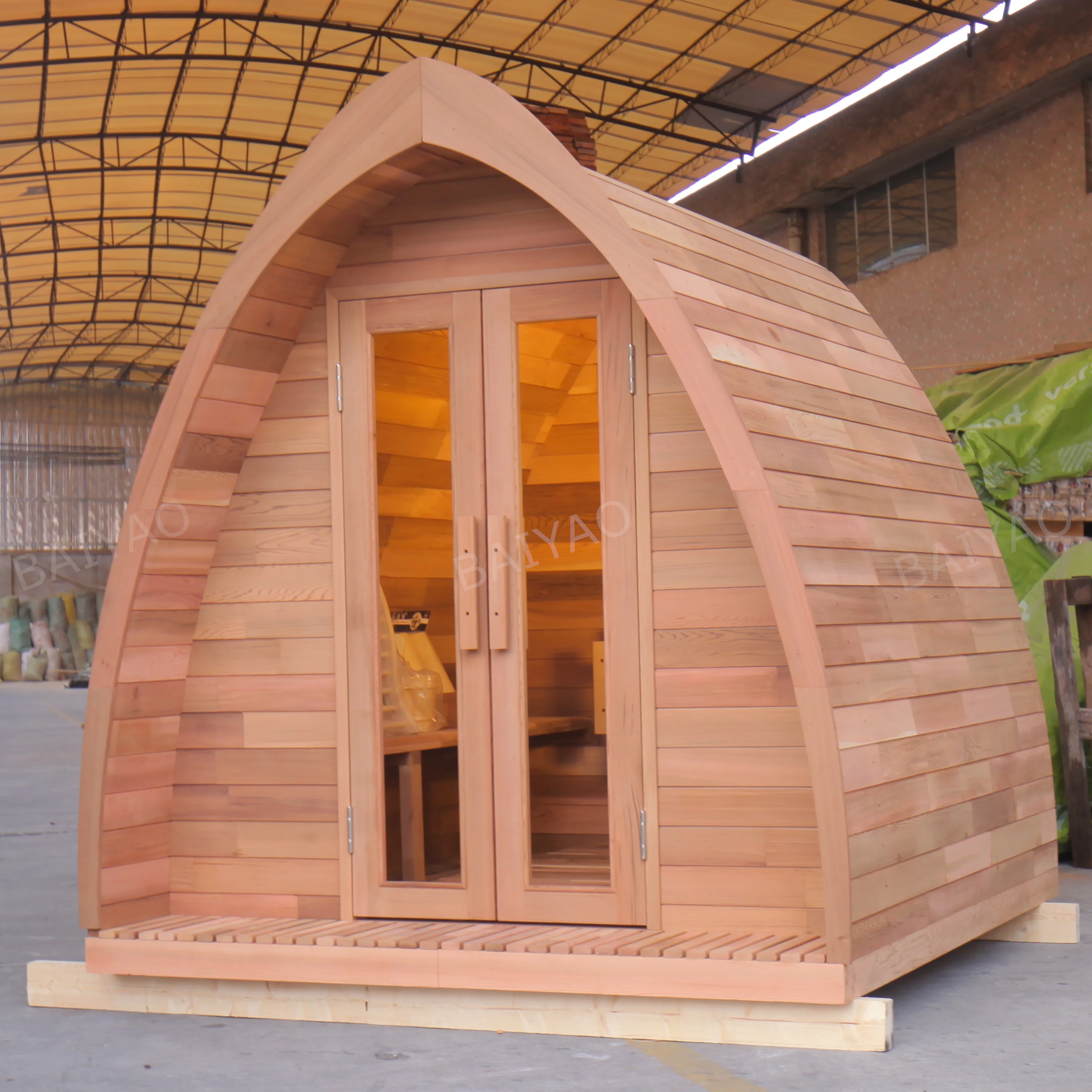 Sala de sauna al aire libre del triángulo de madera de pino carbonizada para 6 personas con la estufa tradicional y el tamaño personalizable