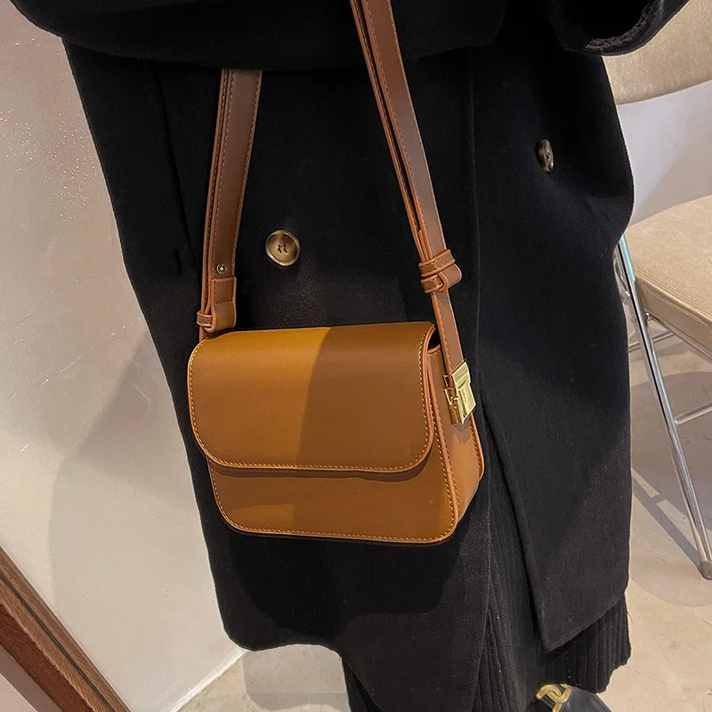 Niche armpit bag fashion small bag female crossbody 2024 new retro solid color single shoulder small square bag Leisure bag