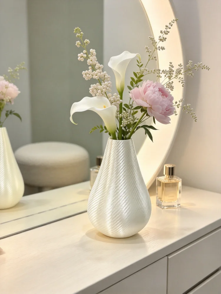 Creative Pear-Shaped Vase with Pearlescent Silk White Carbon Texture, 3D Printed, Light Luxury Style Desktop Flower Vessel, Unique Carbon Fiber Texture Design, Outstanding Appearance, High-Quality Texture, Creamy White Color Scheme, Versatile and Practical, Can Be Used for Flower Arrangements or as a Decorative Piece, Multi-Purpose, Suitable for Various Home Settings and Home Decor Styles, Ideal as a Housewarming Gift or Holiday Souvenir, a Thoughtful and Practical Home Item, Perfect for Friends Who Like Soft Home Decor, and a Great Addition to Any Home Decor Style