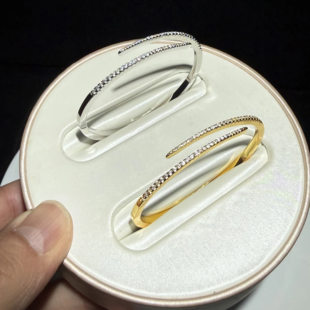 2026 Neues Klassisches Funkelndes Kubisches Zirkonium CZ Offenes Armband für Damen Modischer Beliebter Schmuck Geschenk für Party Hochzeit – Detail 1