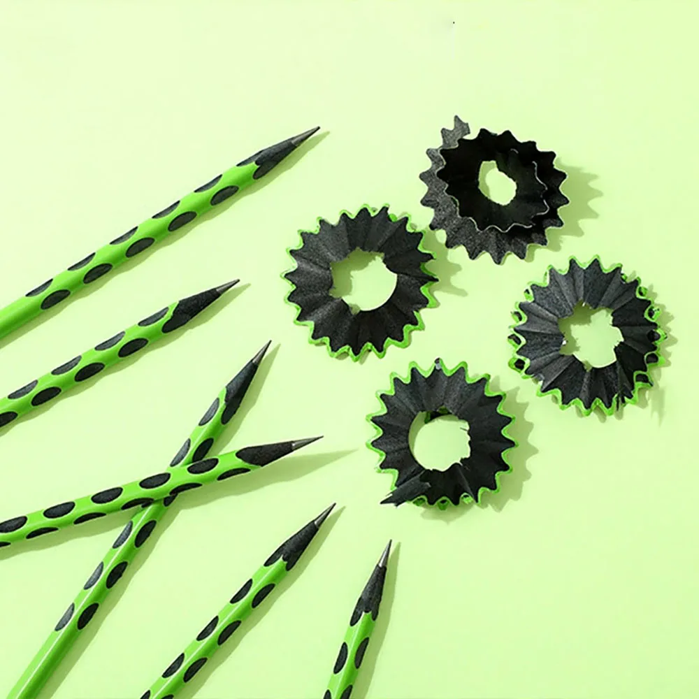 10/30/50/90 Pieces Can Be Customized with Engraving of Names or Important Dates, Small Green Barrel Eye-Protecting Triangular Hole Pencils, Black Wood Pencils for Students to Write With, Correcting Grip Posture, for Practicing Writing and Sketching, Suitable for School Use, Also as Wedding Favors or Christmas Gifts, Back-To-School Season Gifts, Etc