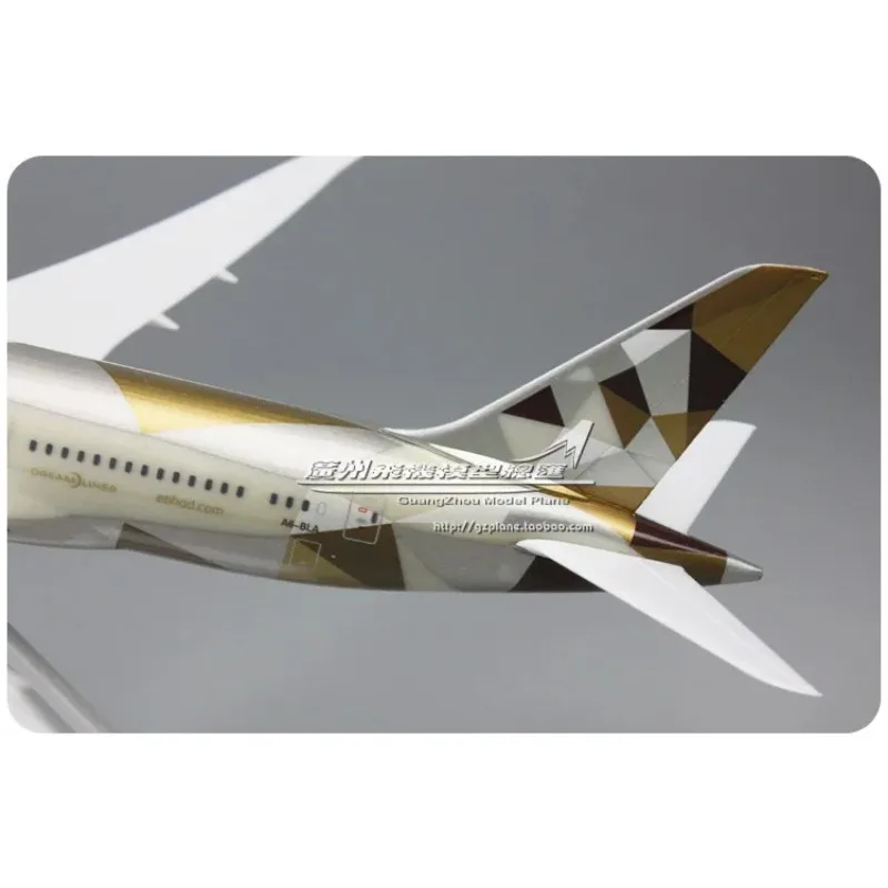 United Arab Emirates UAE Etihad Airways Boeing B787 plastic assembled aircraft model 1: 200 plane model for Xmas Birthday gift