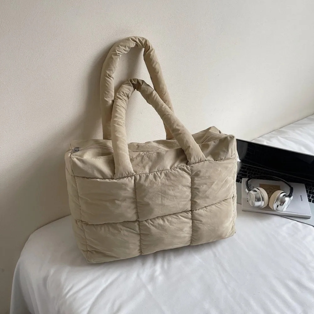 캐주얼 솔리드 컬러 푸피 토트백 겨울 대용량 다운 천 핸드백 방수 레저 퀼팅 체크 가방 여성용