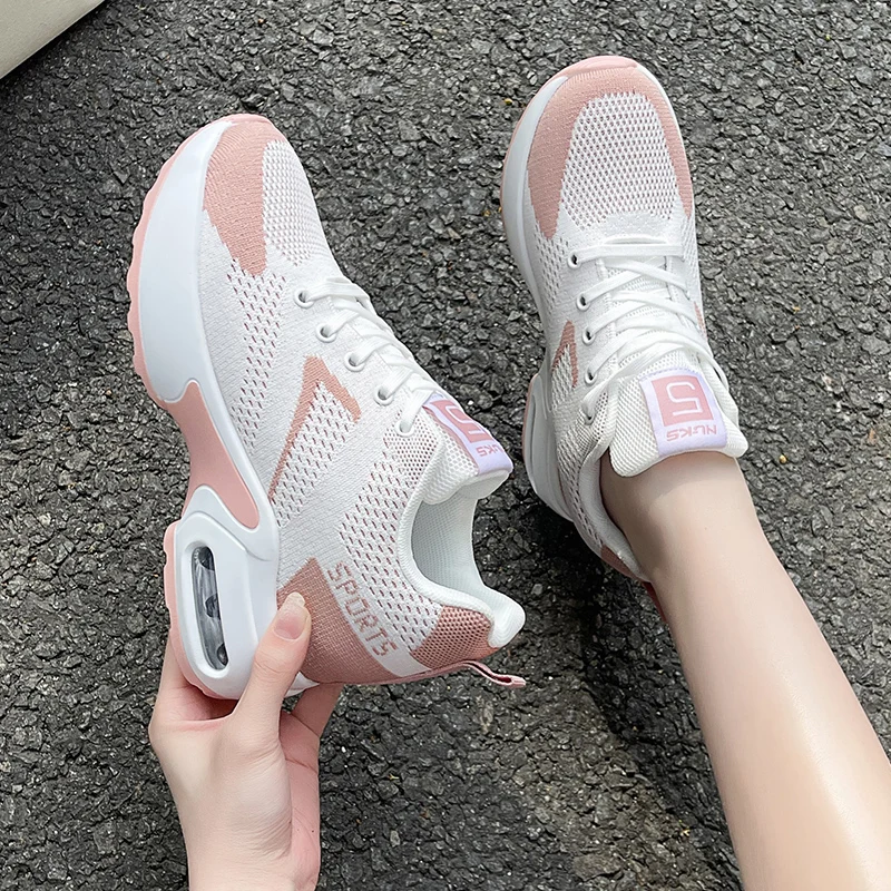 

Спортивная повседневная обувь на воздушной подушке, женская обувь, увеличивающая рост 6 см, новый стиль, дышащие женские туфли на шнуровке, нескользящие белые, розовые сетчатые туфли