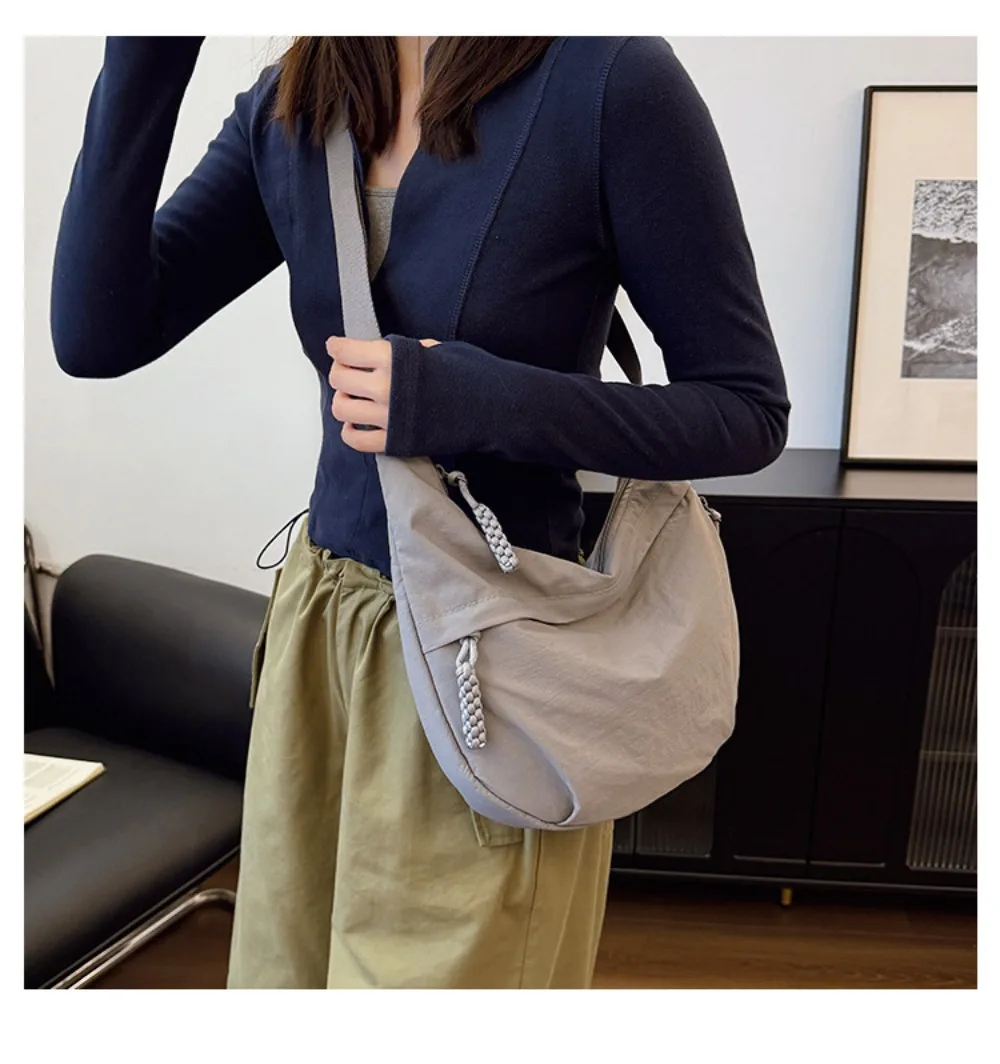 Neue Canvas-Umhängetaschen mit großer Kapazität, koreanische schlichte Sport-Hobos-Tasche, einfarbige leichte Dumpling-Tasche für Reisen – Detail 10